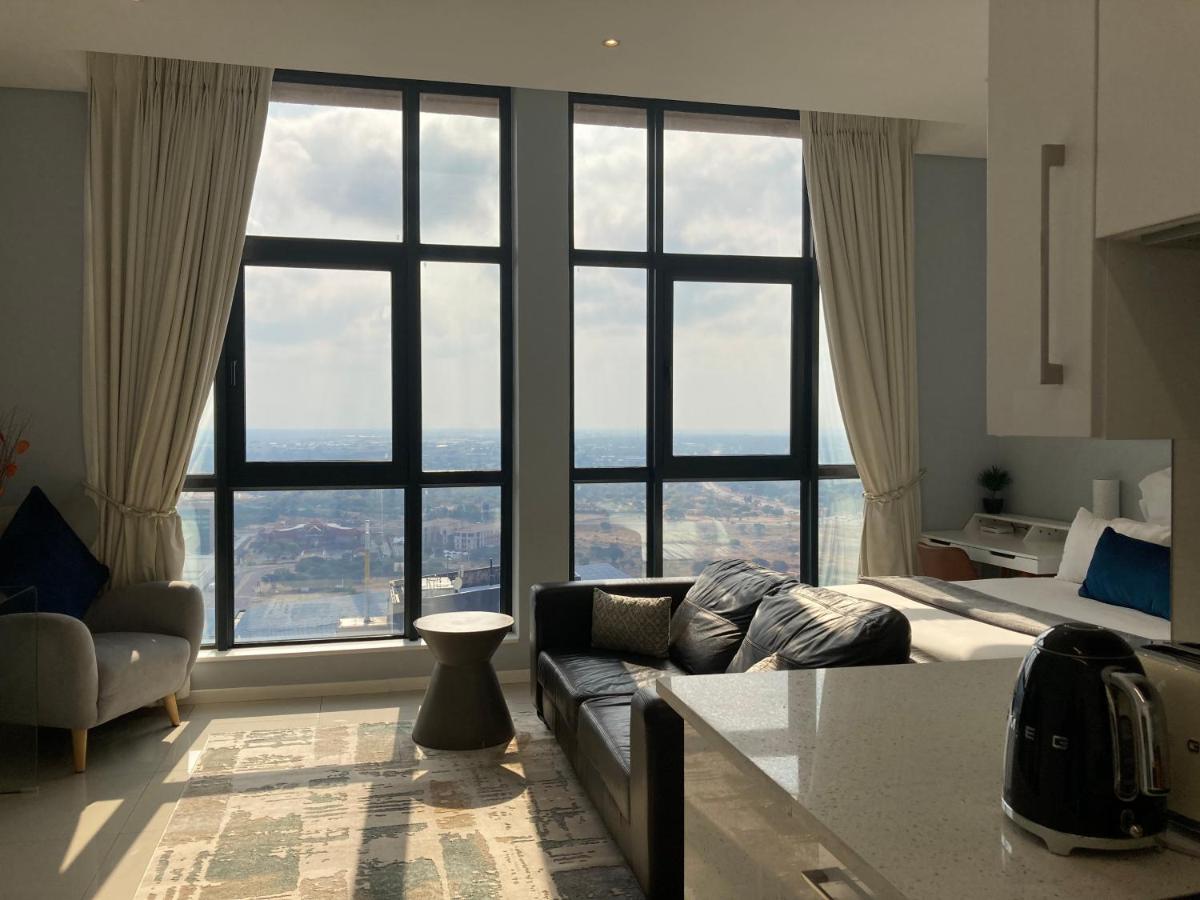 Urban Awe Apartment-Itowers 23Rd Floor Габороне Экстерьер фото