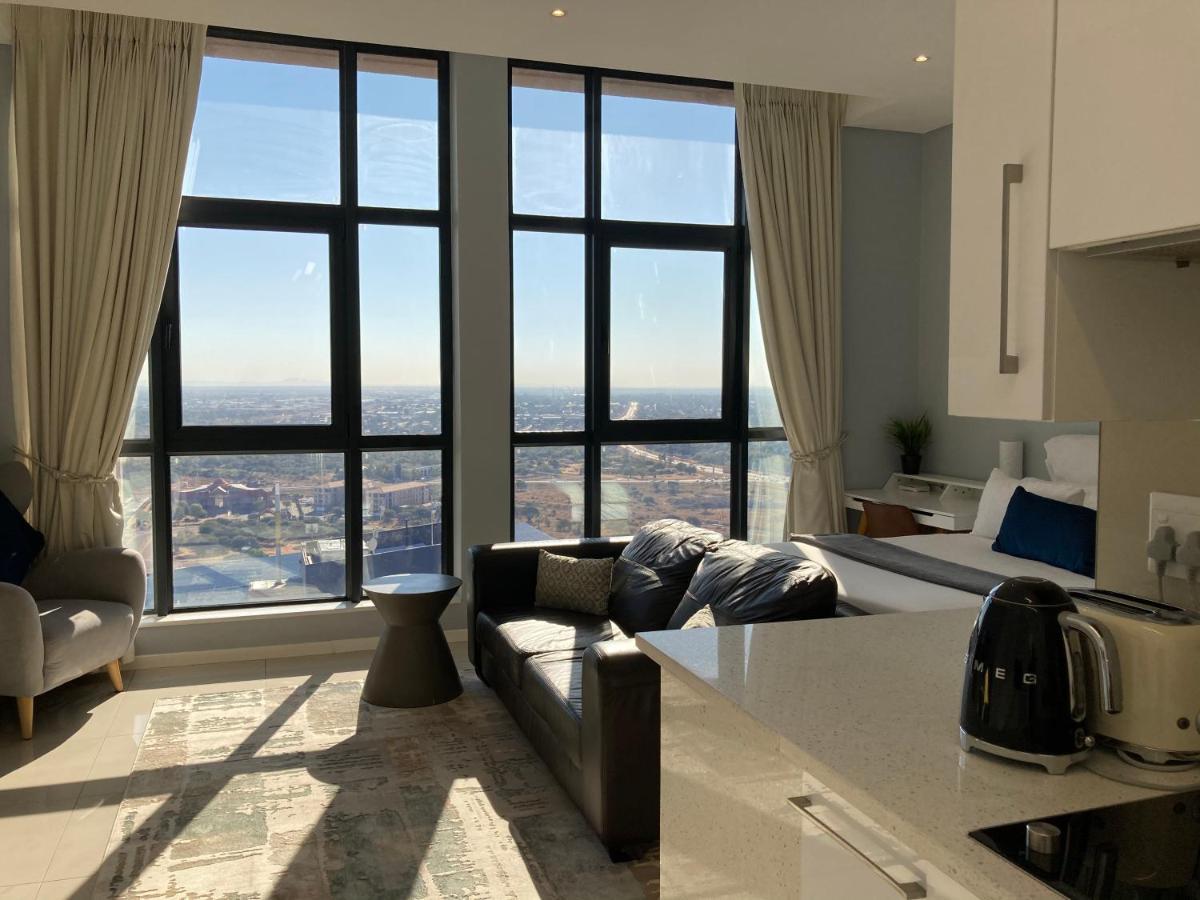 Urban Awe Apartment-Itowers 23Rd Floor Габороне Экстерьер фото
